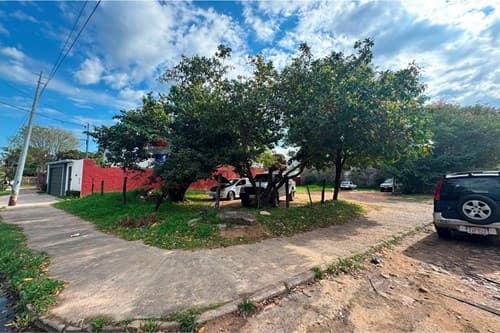 En venta terreno en esquina - Loma Pytã