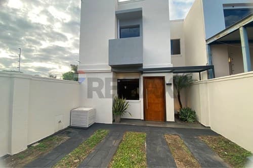 Vendo hermoso duplex en fdo de la mora zona norte