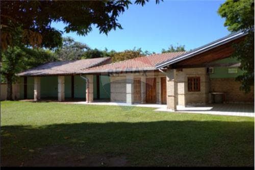 Hermosa Residencia en Venta en Carmen del Parana