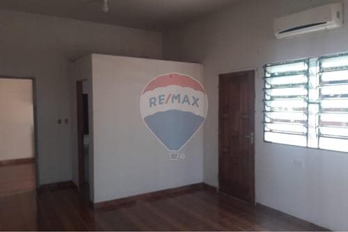 ¡Local Esquinero en Nueva Esperanza!