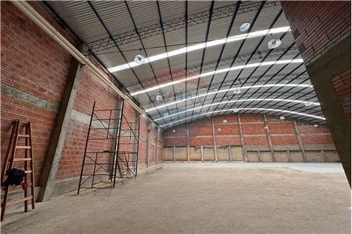 En venta deposito a estrenar en San Lorenzo