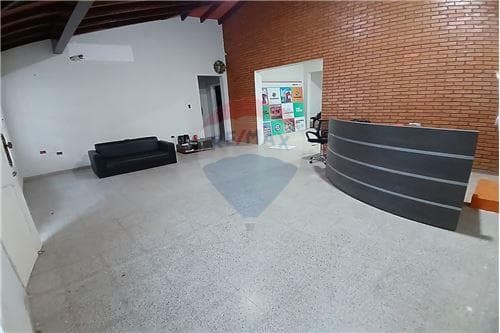 En Venta Amplia Casa en Esquina.Las Lomas — foto 4