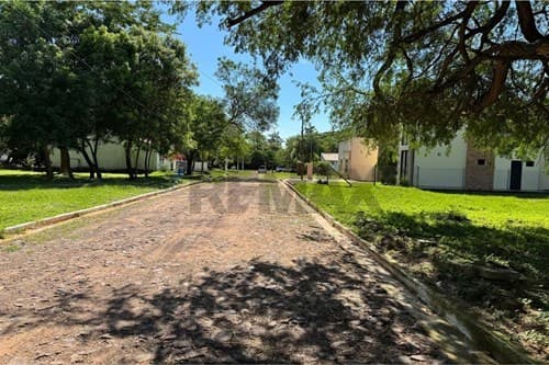 "Inversión Ideal: Terreno de 360m² en Ypacaraí" — foto 3