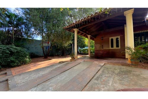 "Venta de Casa con Piscina - Lambaré" — foto 3
