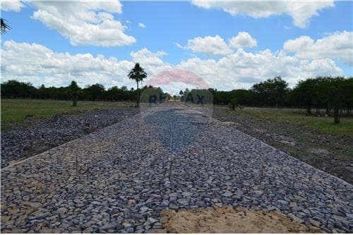 De amplio terreno en jose falcon — foto 2