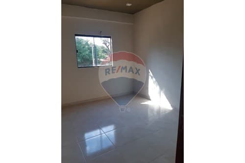 En venta propiedad con 3 departamentos en Luque — foto 4