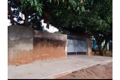 Vendo casa con imponente terreno en Capiatá