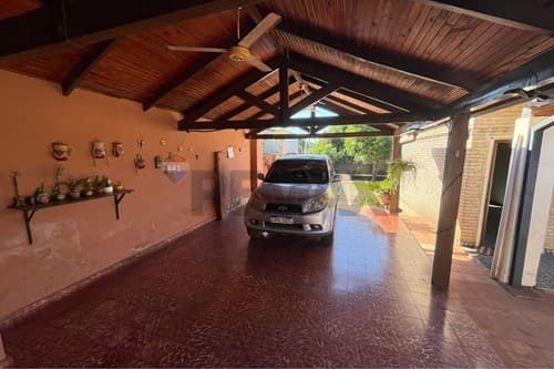 Casa en villa industrial