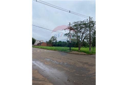 Terreno sobre asfalto — foto 3