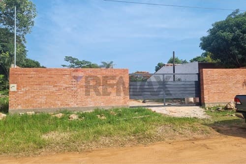 terreno amurallado con casa a terminar — foto 3