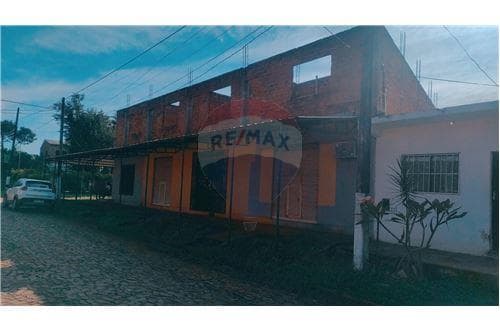 Propiedad en esquina con locales — foto 4