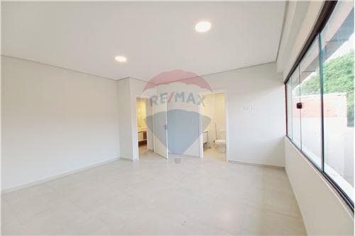 Edificio con 4 deptos a estrenar zona yacht — foto 5