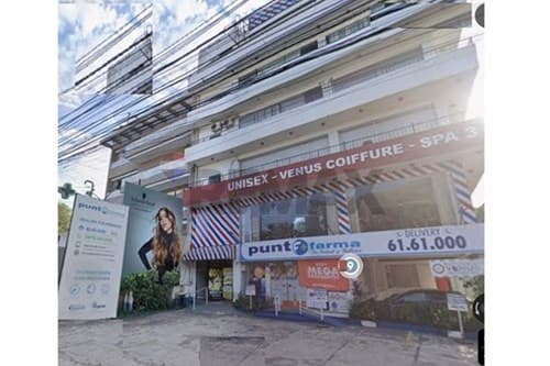 Salón comercial sobre mcal. López