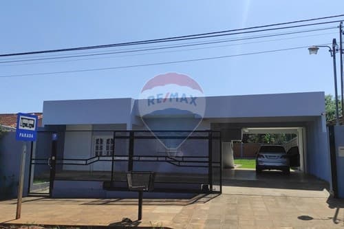 Hermosa residencia a estrenar en Encarnación