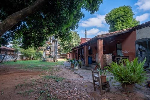 ¡Casa en Venta en Lambaré con Potencial Comercial! — foto 2