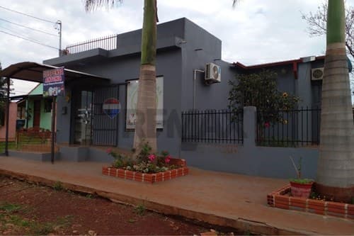 ¡Casa Moderna en Itapúa con Salon Comercial — foto 1