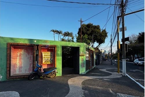 Terreno en esquina sobre la av. Brasilia, foto 2