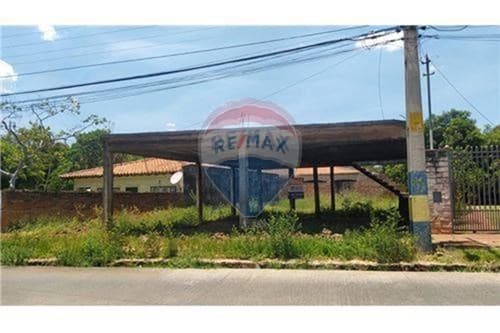 Vendo terreno con losa en zona residencial