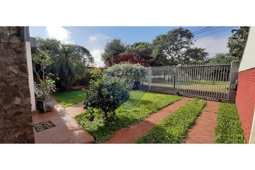 Amplia Vivienda en Venta en Encarnación — foto 3