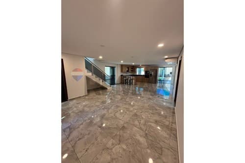 Residencia en Cuarto Barrio Luque, foto 2