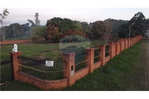 EN VENTA terreno de 3800m2 en la ciudad de Tobatí
