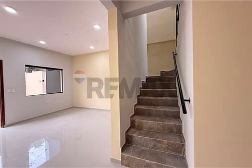Dúplex a estrenar Barrio Laurelty Av Brítez Borges