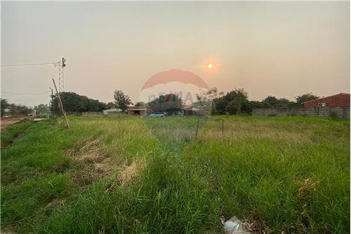 Terreno en limpio, de 716 m2 en esquina — foto 2