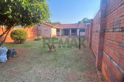 Vendo casa con amplio patio en Luque - laurelty