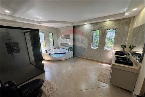 Lujosa vivienda amoblada y equipada en venta