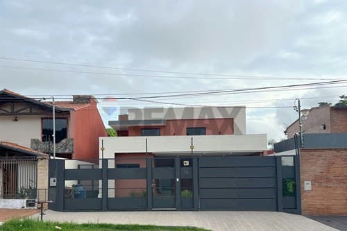 Hermosa Casa en Fernando de la Mora zona Sur