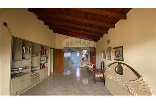 Importante Propiedad comercial a la venta sobre Av. Cacique Lambaré — foto 2