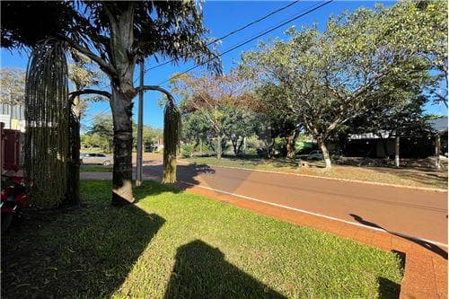 En venta residencia de dos plantas en Hernandarias