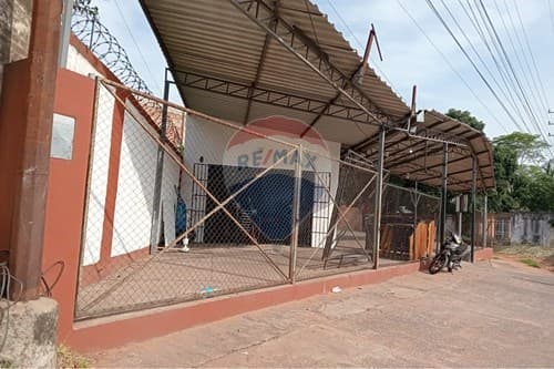 Local comercial en esquina sobre acceso sur — foto 2