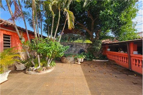 Hermosa y amplia casa de 2 pisos con 4 hab — foto 1