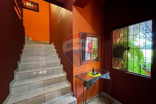 En venta casa céntrica con locales comerciales!! — foto 5