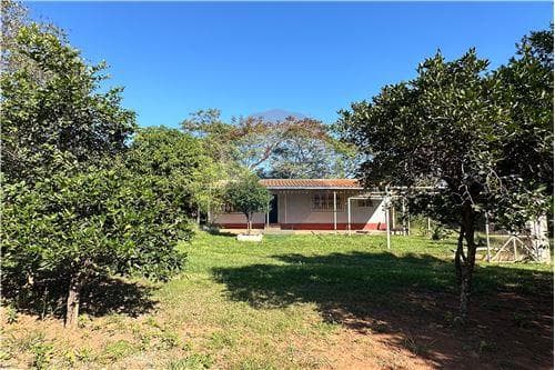 Casa quinta en altura caacupe a 1km ruta piraju ca