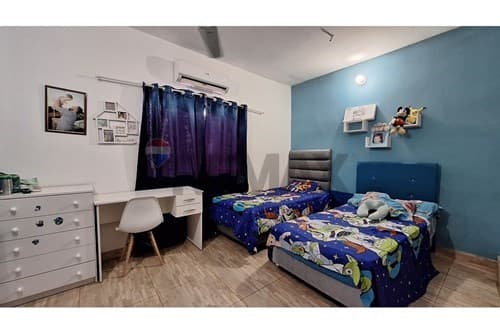 Casa con piscina en Ñemby