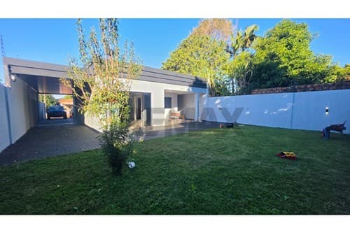 En venta hermosa casa amoblada en km 11 acaray