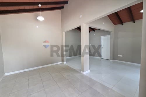 Salón comercial en Luque Maka.i