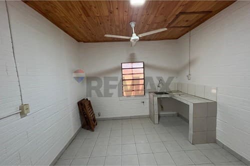 Alquila Casa: 1 Dormitorio, Patio y A/C, foto 2