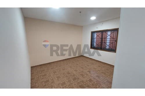 Casa en esquina con salón comercial en san antonio — foto 2