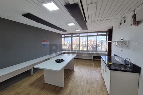 Oficina amoblada de 2 pisos en el centro — foto principal