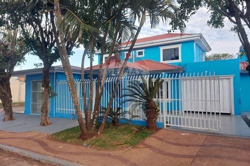 Casa de 2 pisos en Ciudad del Este