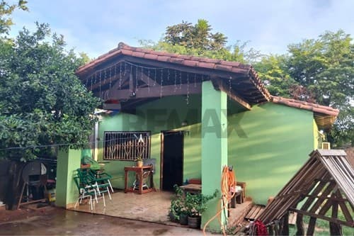 Casa Moderna en Kennedy, Capiatá: 4 Hab, 1 Baño