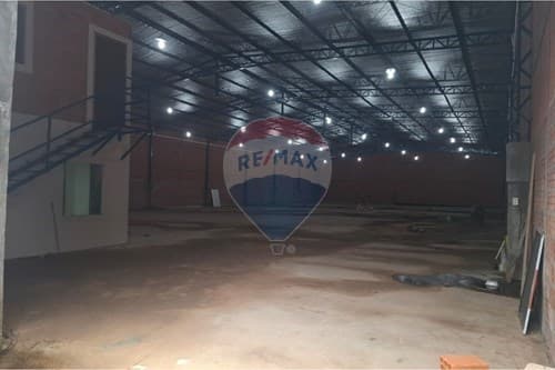 Amplio depósito en MRA con renta en venta