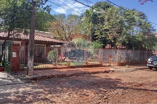 Casa con deposito en barrio san luis — foto 1