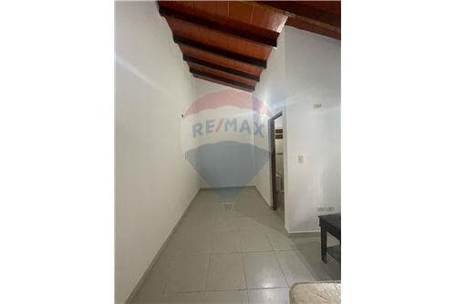 Amplia casa con piscina en loma pyta — foto 3