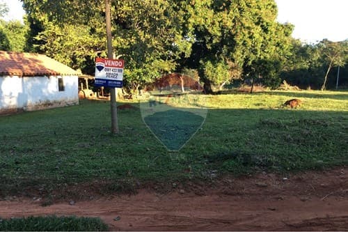Vendon amplio terreno en itaugua