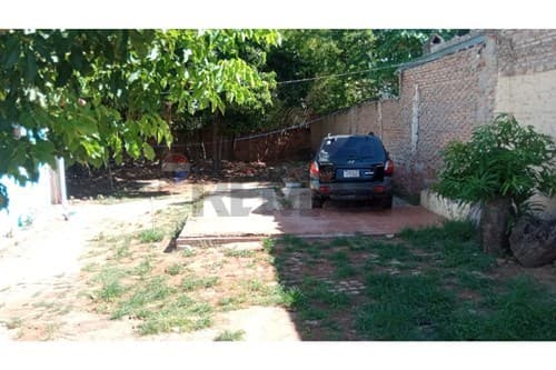 casa en Luque, ideal para refaccionar!, foto 2