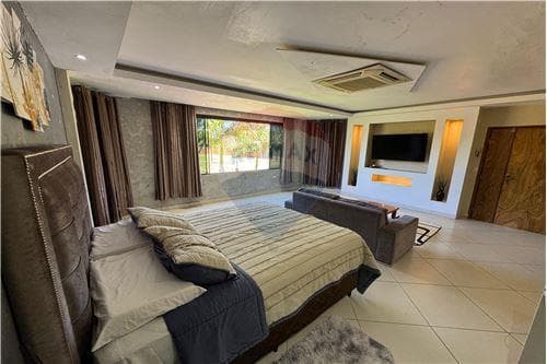 Lujosa vivienda amoblada y equipada en venta, foto 2